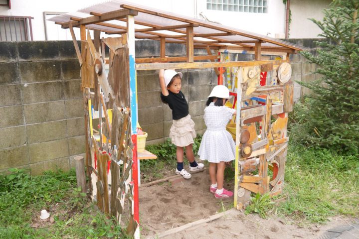 子ども達が作った遊び小屋